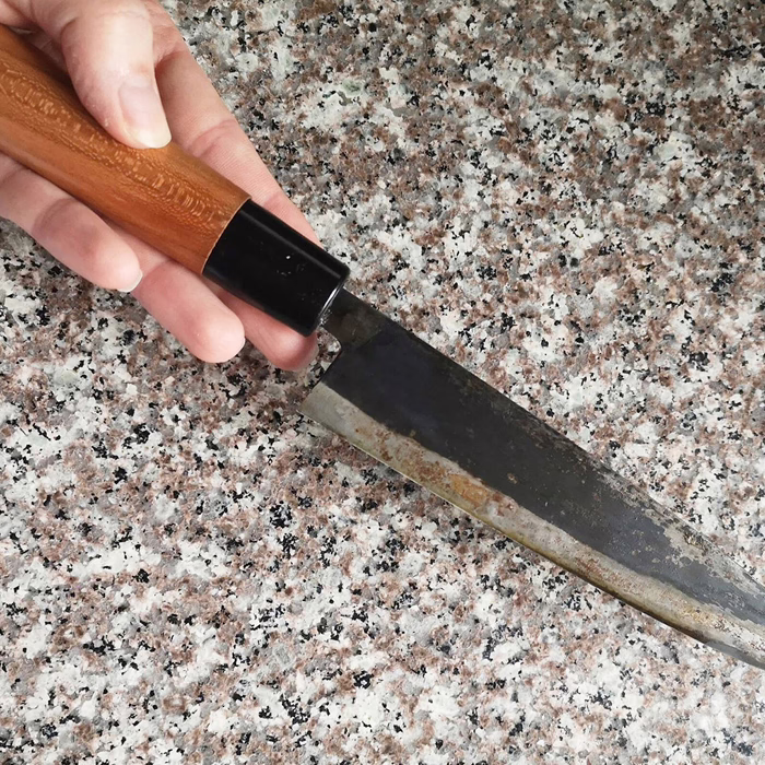 Glass, stone and steel cutting boards that dull knives